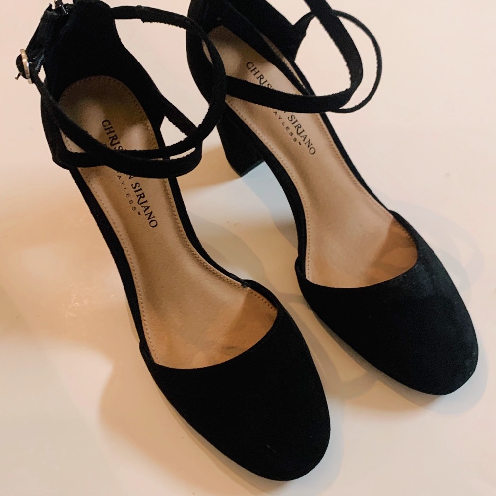 Round toe, square heel, suede pumps